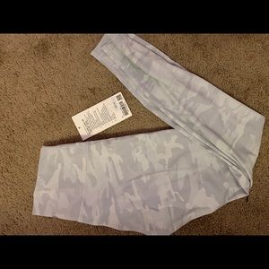 Lululemon Wunder Under 28”